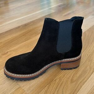 SOLD - Bertuchi Women’s Bootie Brand New